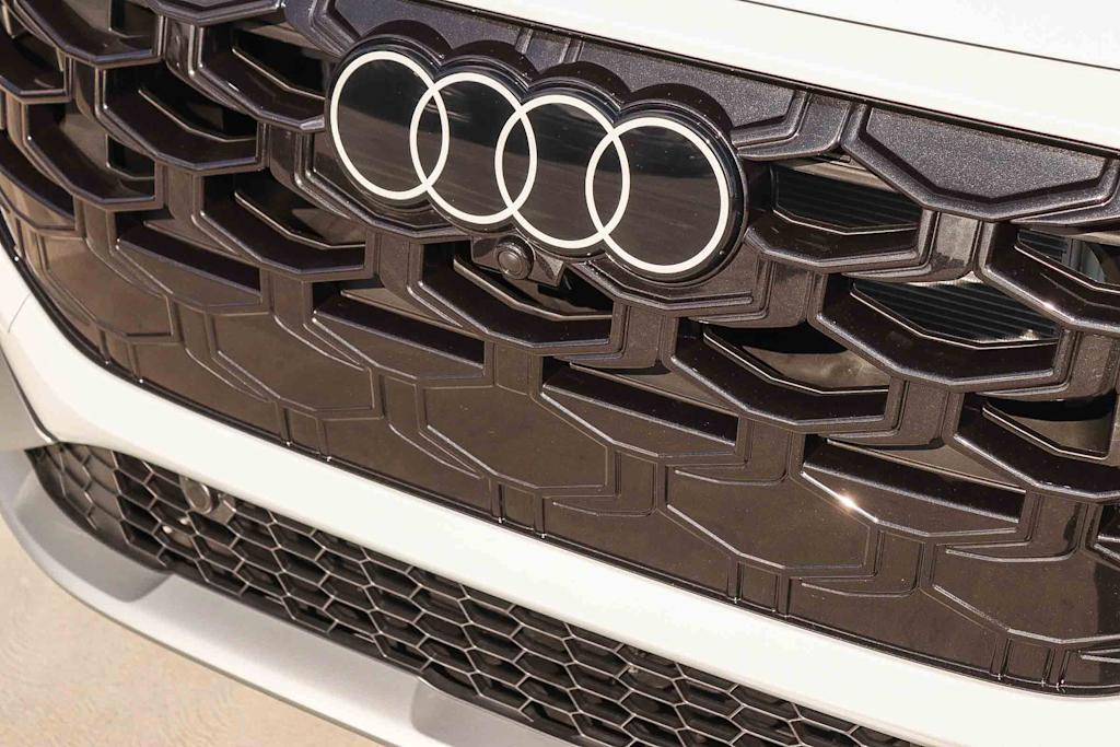 Thumbnail: 2026 Audi Q3 - 6