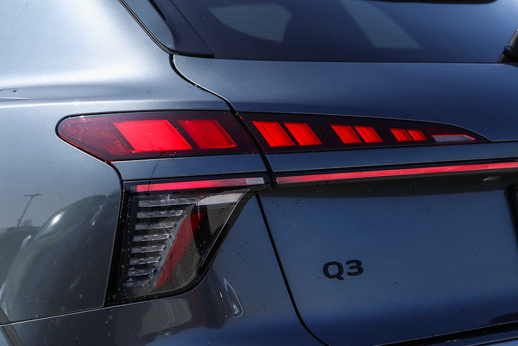 Thumbnail: 2026 Audi Q3 - 21