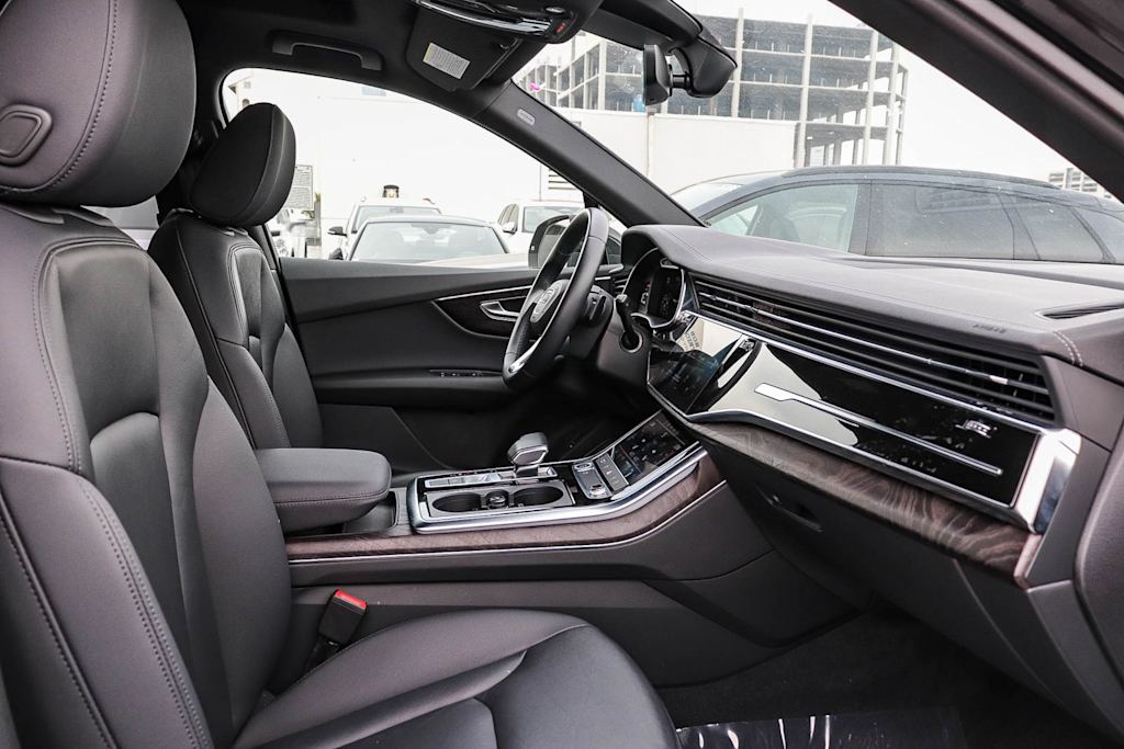Thumbnail: 2023 Audi Q7 - 10