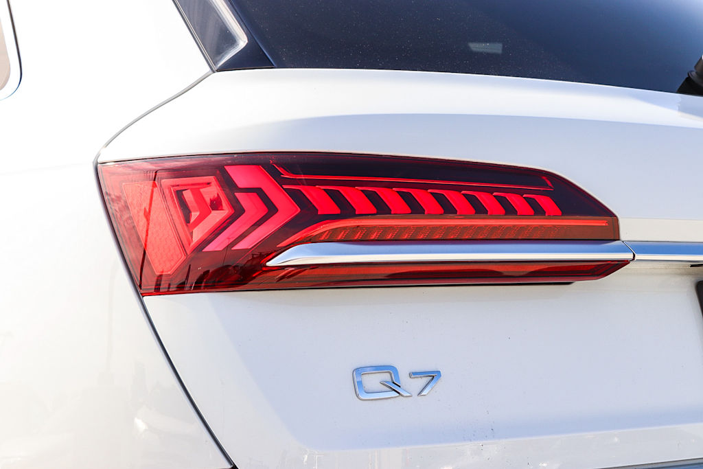 Thumbnail: 2023 Audi Q7 - 23