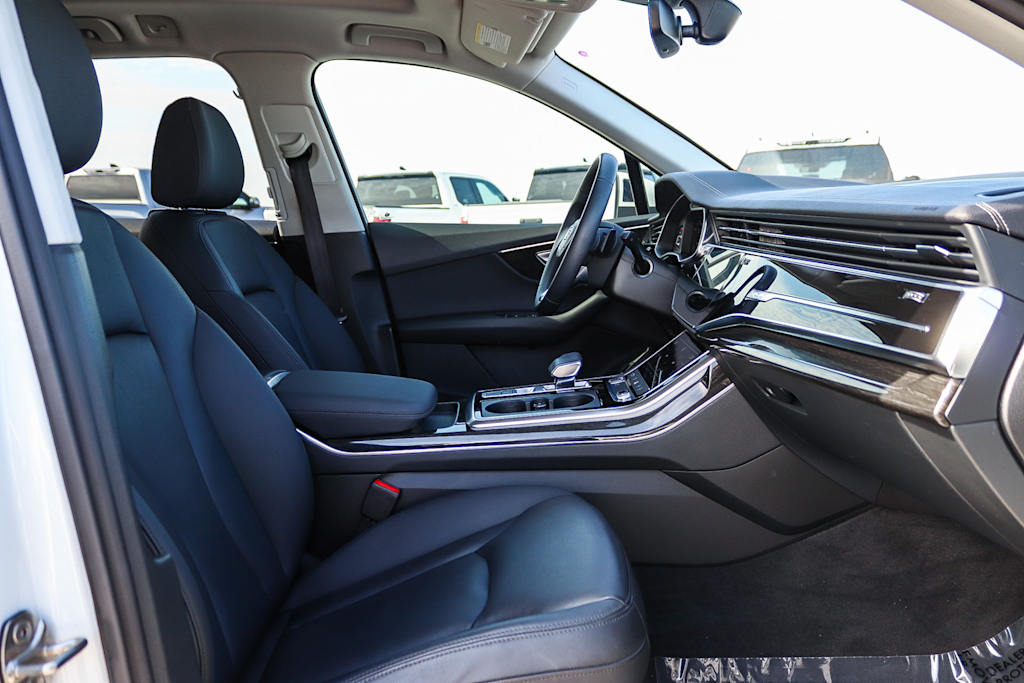 Thumbnail: 2023 Audi Q7 - 10