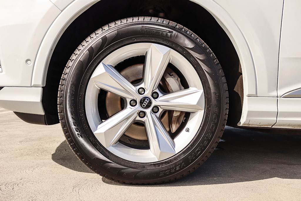 Thumbnail: 2023 Audi Q7 - 24