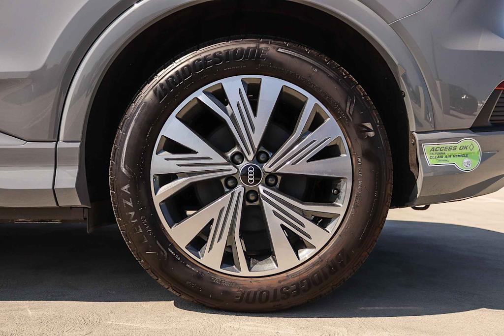 Thumbnail: 2023 Audi Q4 e-tron - 7