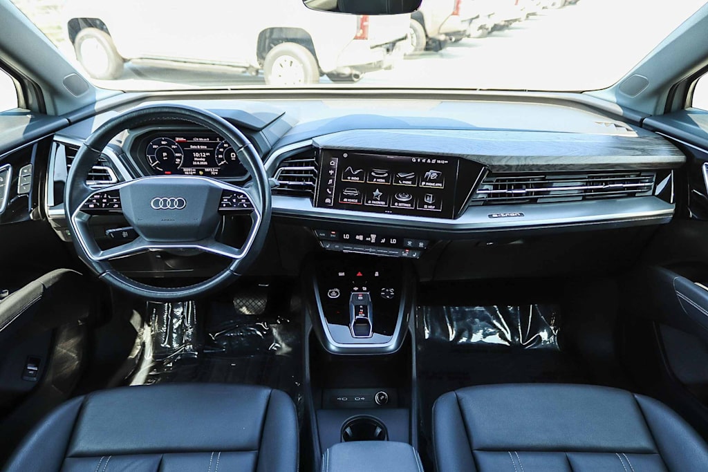 Thumbnail: 2023 Audi Q4 e-tron - 2