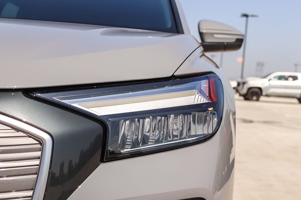 Thumbnail: 2023 Audi Q4 e-tron - 20