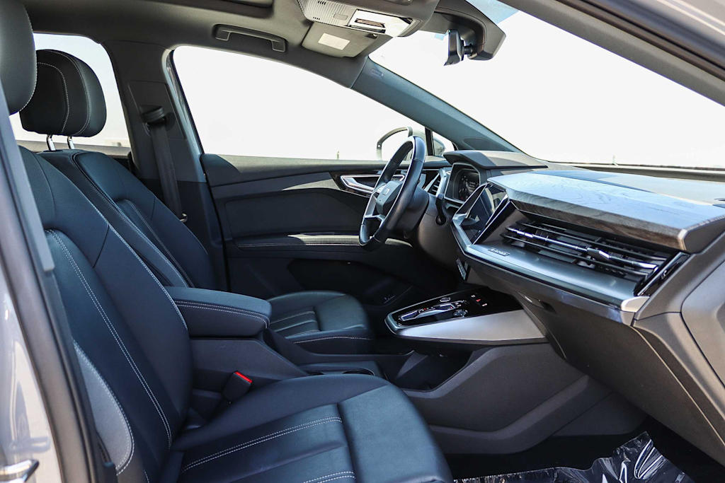 Thumbnail: 2023 Audi Q4 e-tron - 10