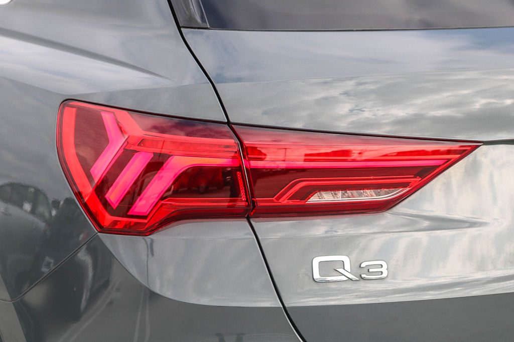 Thumbnail: 2022 Audi Q3 - 21