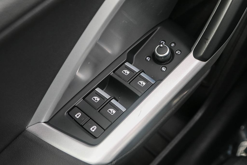 Thumbnail: 2022 Audi Q3 - 26