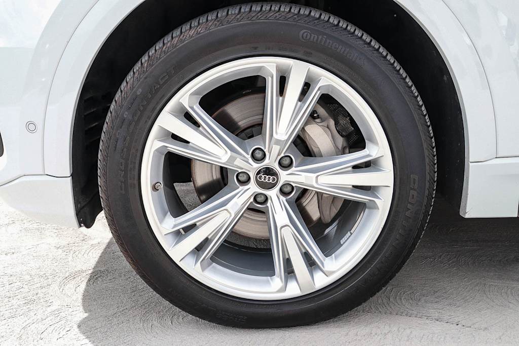 Thumbnail: 2023 Audi Q8 - 35