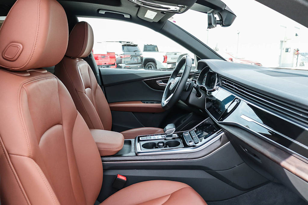 Thumbnail: 2023 Audi Q8 - 11