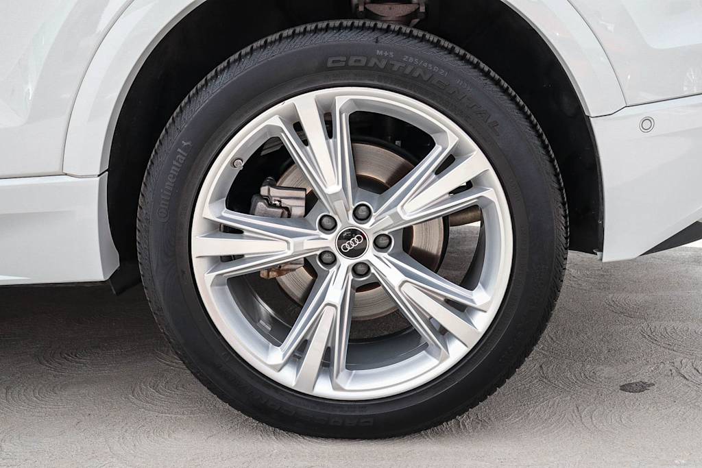 Thumbnail: 2023 Audi Q8 - 33