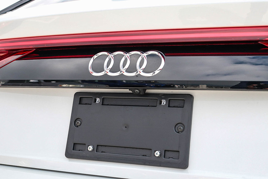 Thumbnail: 2023 Audi Q8 - 6