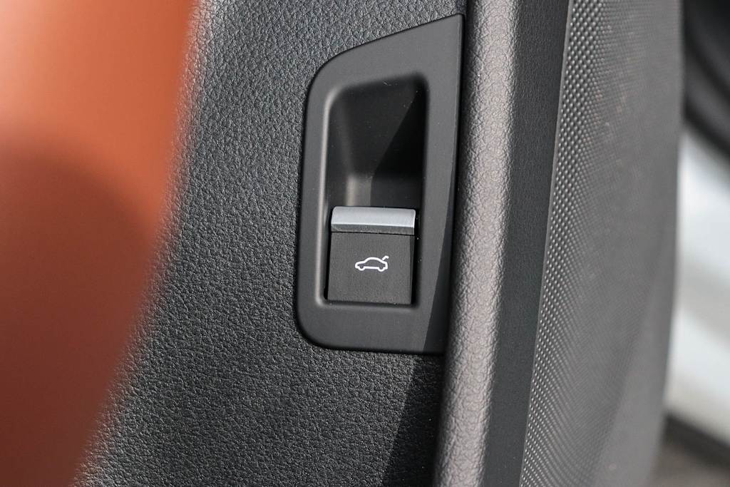 Thumbnail: 2023 Audi Q8 - 52