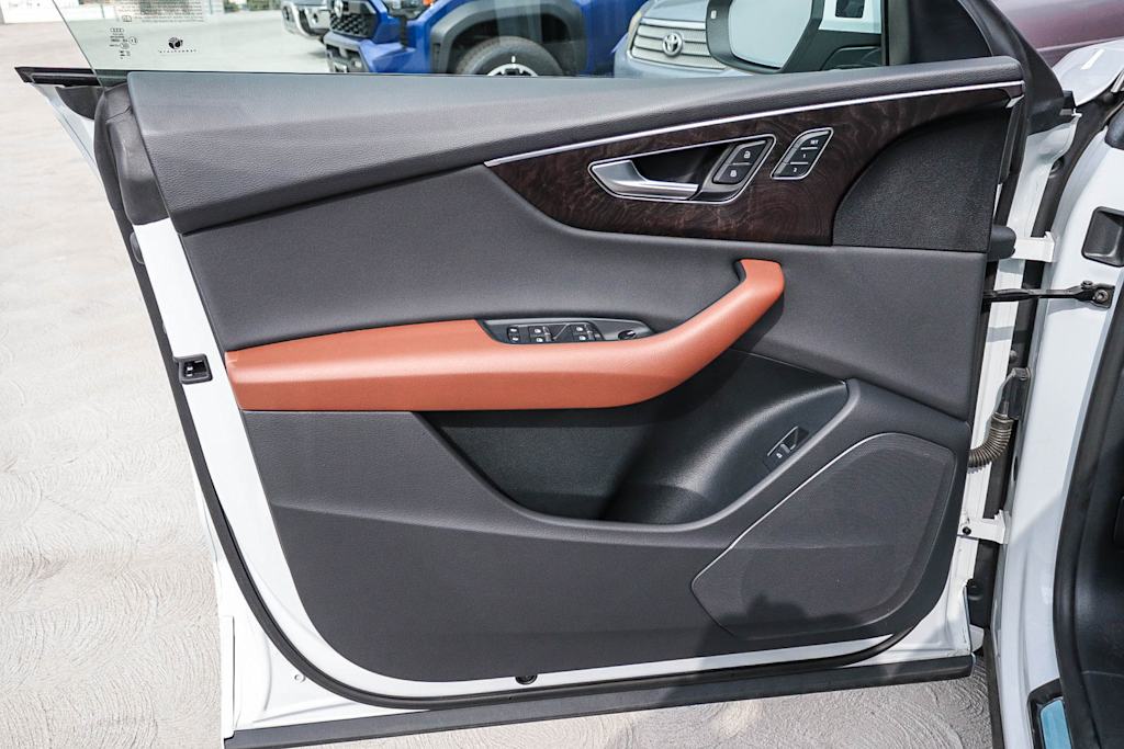 Thumbnail: 2023 Audi Q8 - 53