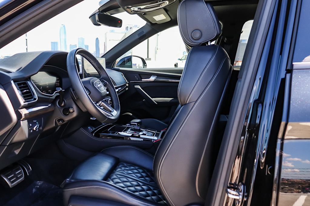 Thumbnail: 2024 Audi SQ5 - 12