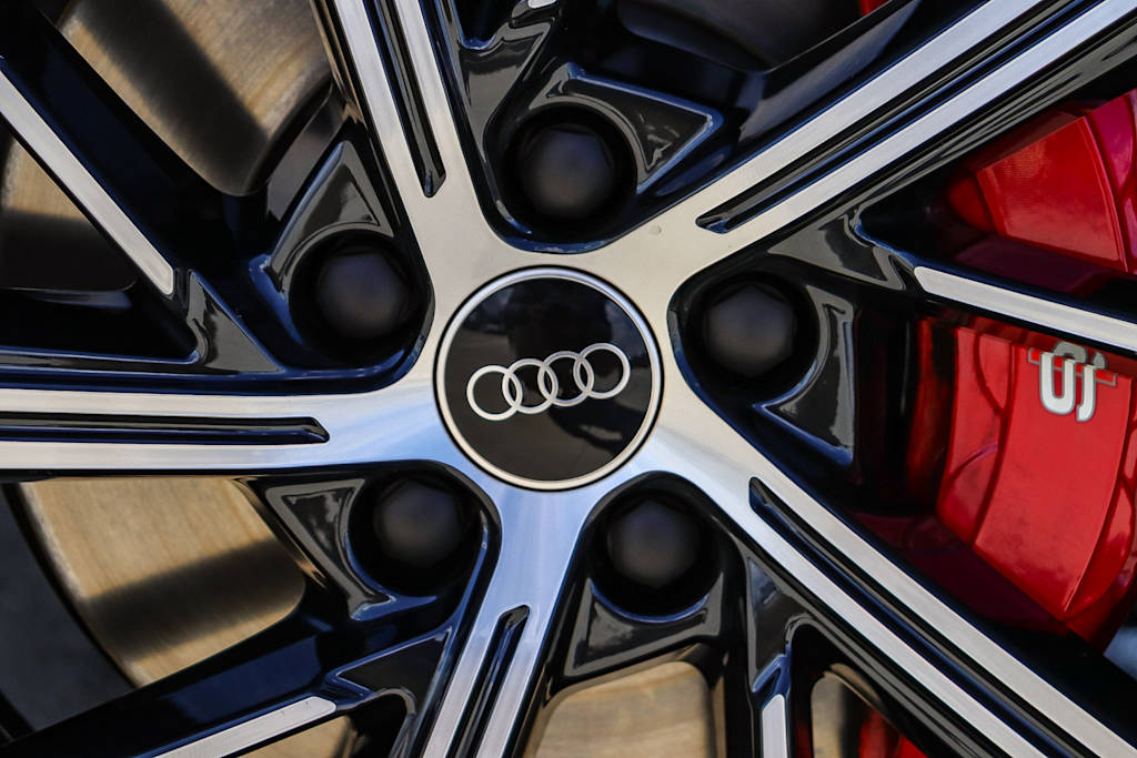 Thumbnail: 2024 Audi SQ5 - 15