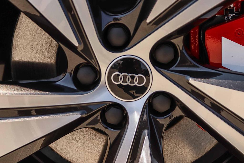 Thumbnail: 2026 Audi SQ5 - 24