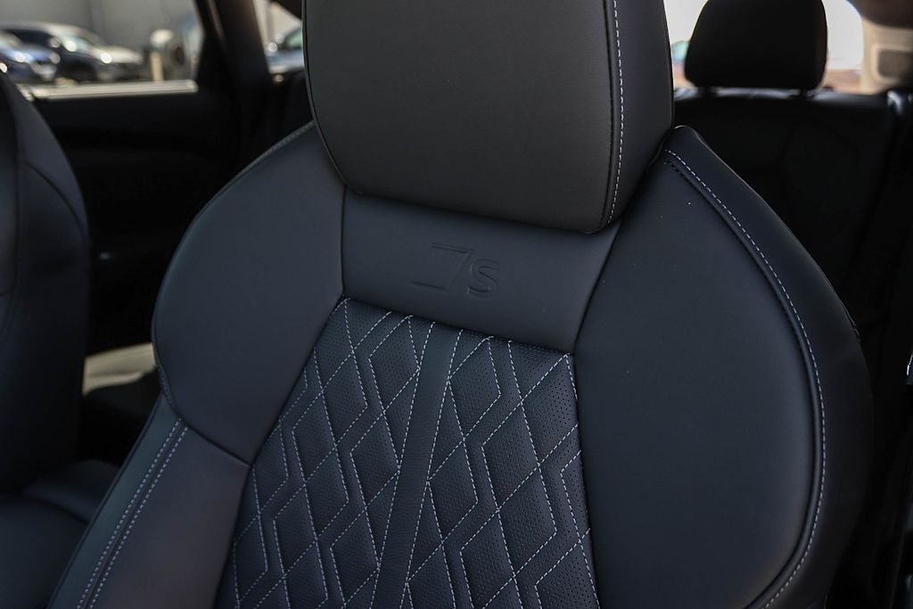 Thumbnail: 2026 Audi SQ5 - 35