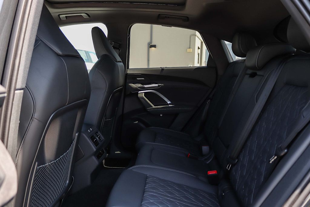 Thumbnail: 2026 Audi SQ5 - 11