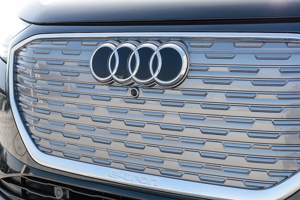 Thumbnail: 2023 Audi Q4 e-tron - 15