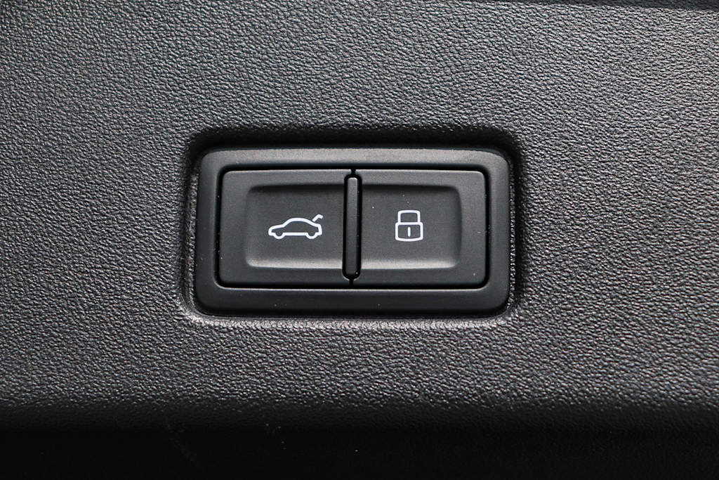 Thumbnail: 2023 Audi Q4 e-tron - 40