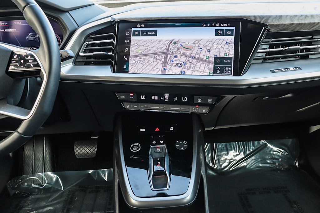 Thumbnail: 2023 Audi Q4 e-tron - 12