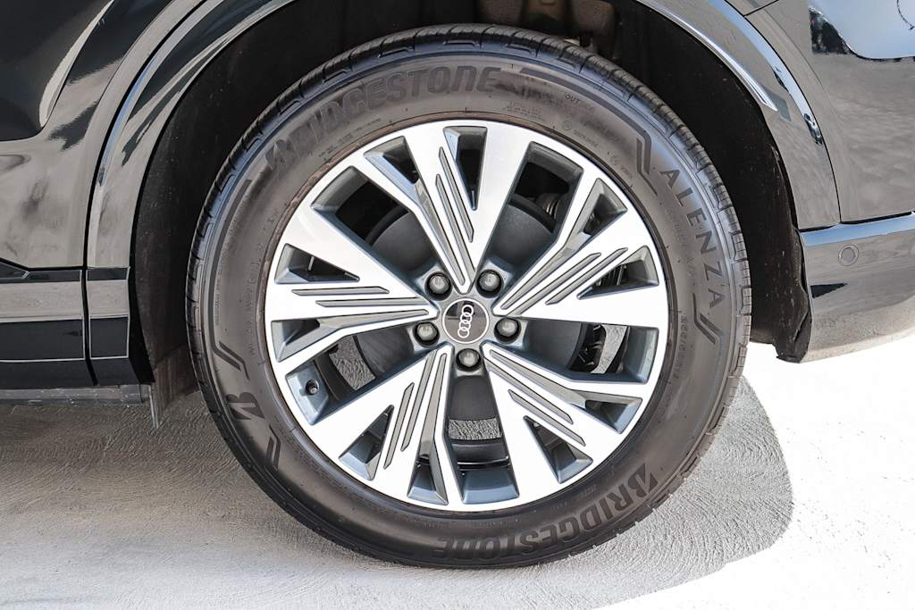 Thumbnail: 2023 Audi Q4 e-tron - 6