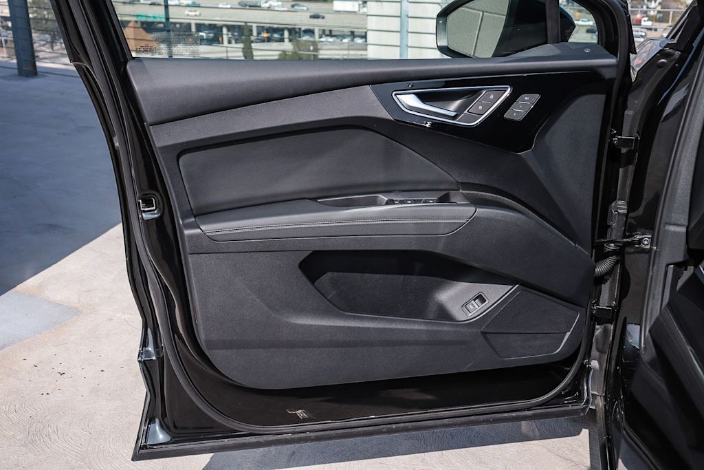 Thumbnail: 2023 Audi Q4 e-tron - 31