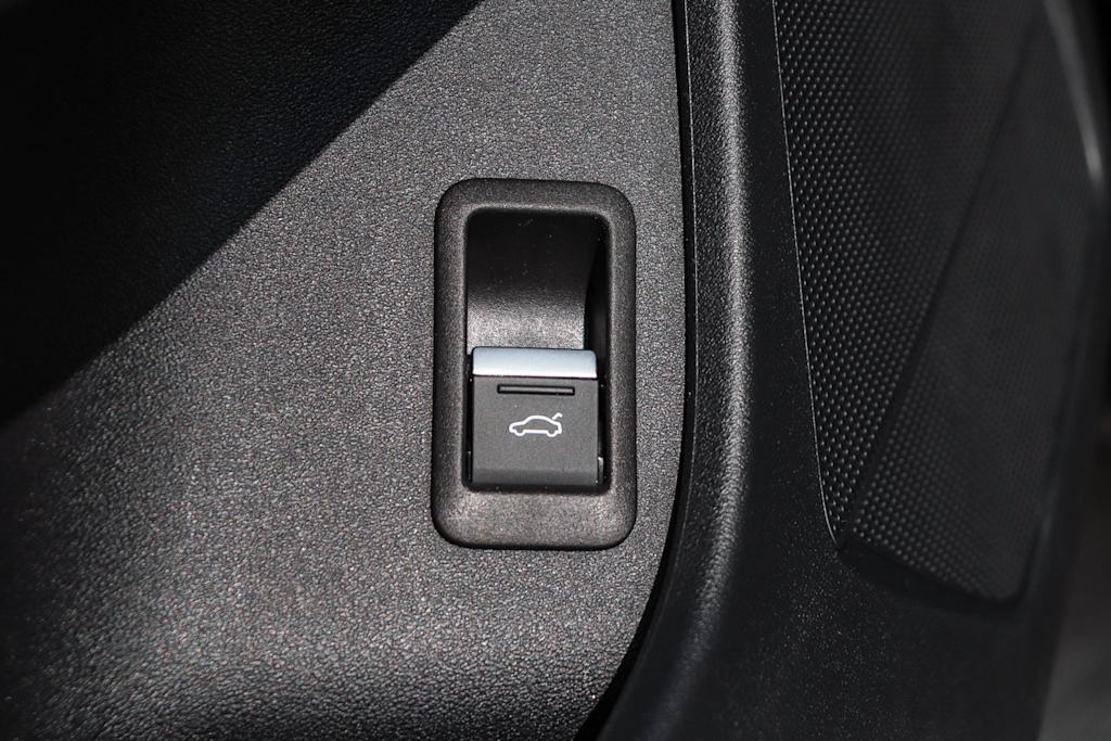 Thumbnail: 2023 Audi Q4 e-tron - 30