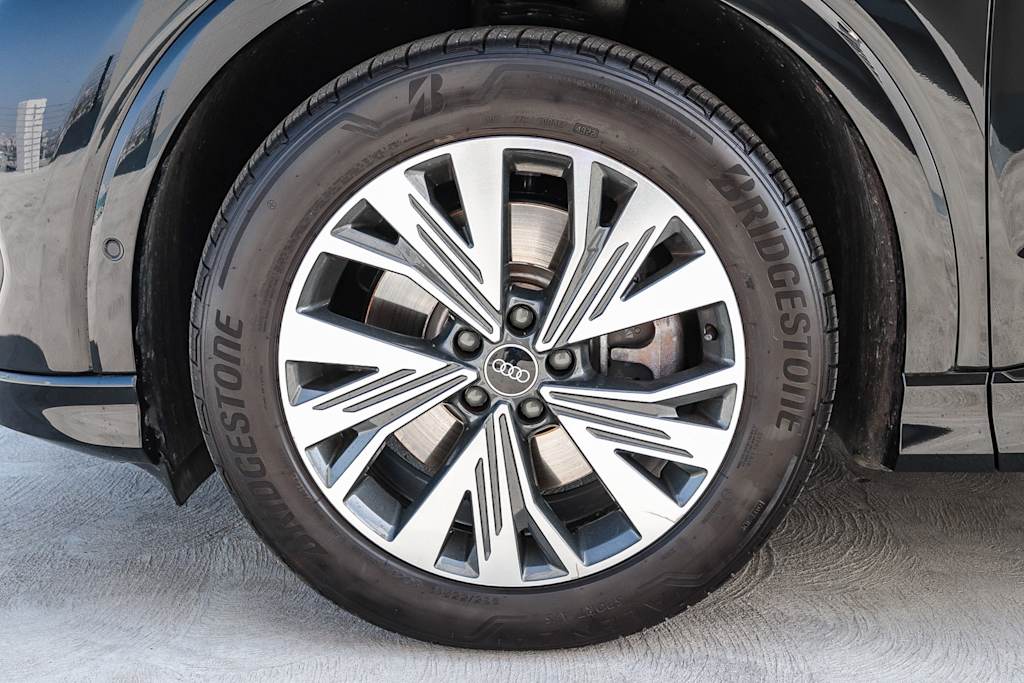 Thumbnail: 2023 Audi Q4 e-tron - 23