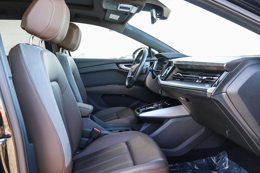 Thumbnail: 2024 Audi Q4 e-tron - 9