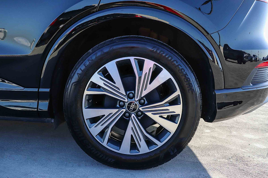 Thumbnail: 2024 Audi Q4 e-tron - 6