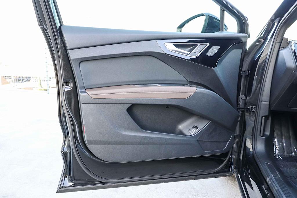 Thumbnail: 2024 Audi Q4 e-tron - 32