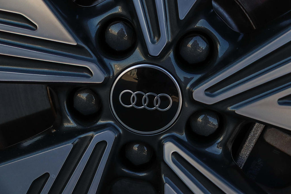 Thumbnail: 2024 Audi Q4 e-tron - 24