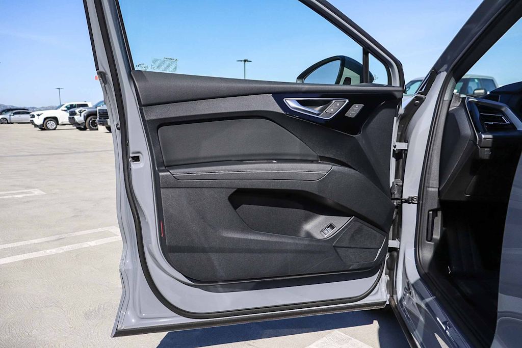 Thumbnail: 2024 Audi Q4 e-tron - 33