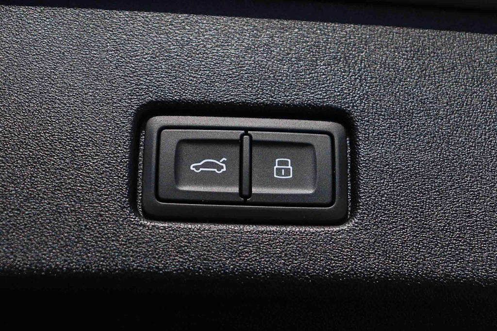 Thumbnail: 2024 Audi Q4 e-tron - 38