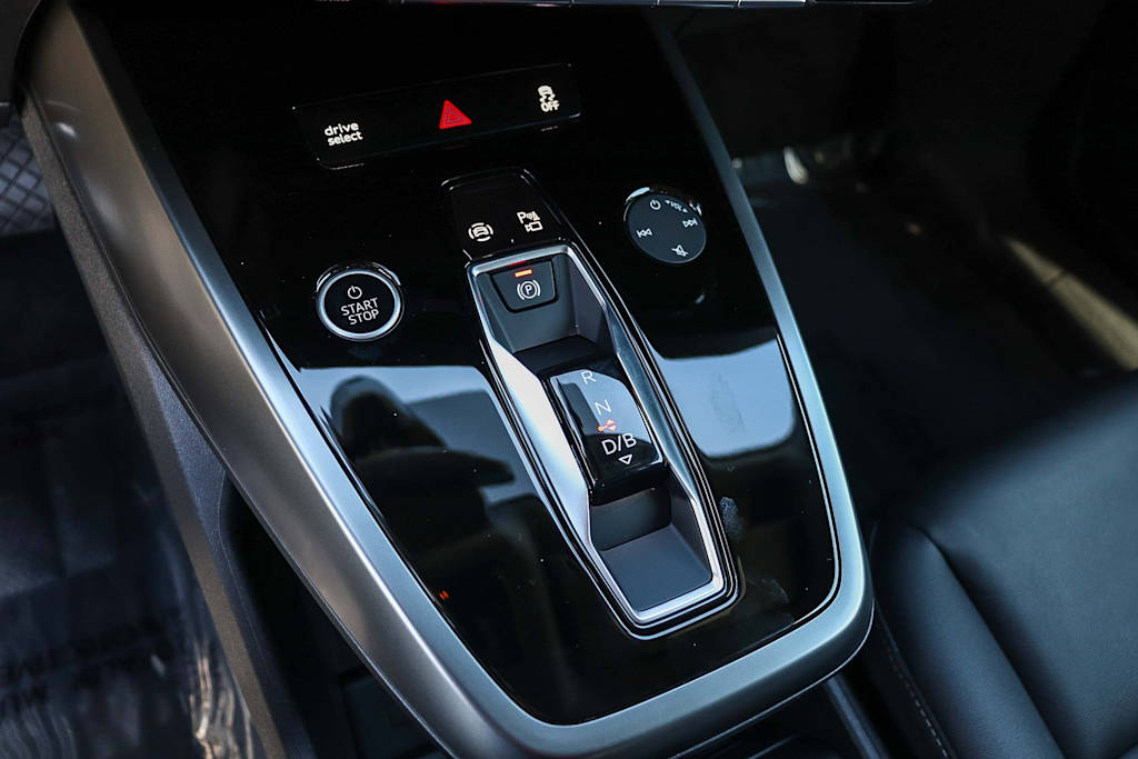 Thumbnail: 2024 Audi Q4 e-tron - 15