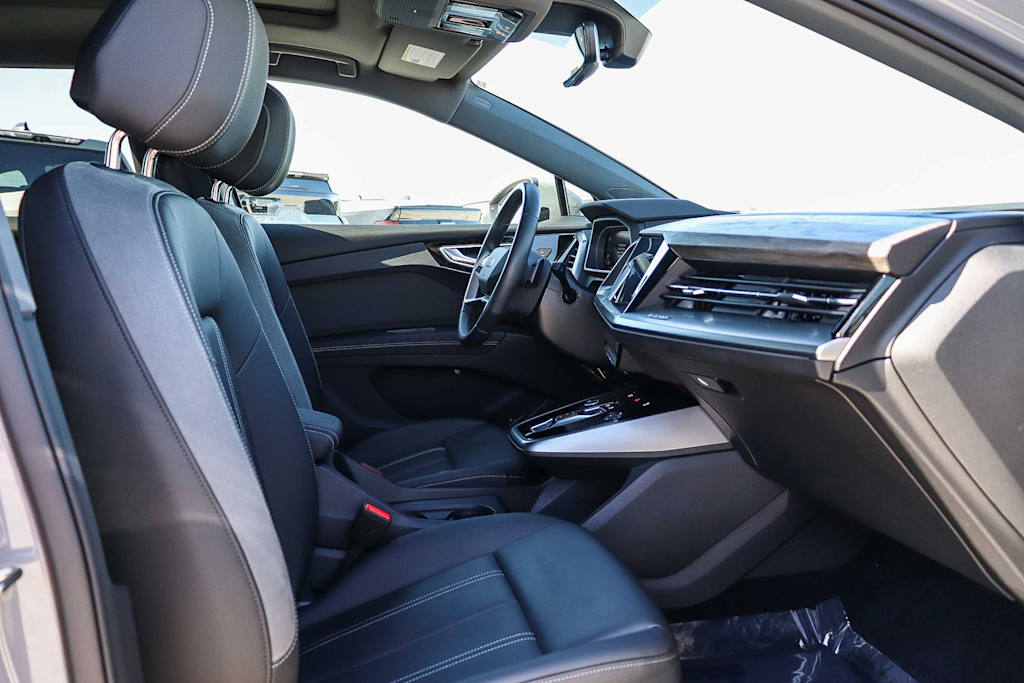 Thumbnail: 2024 Audi Q4 e-tron - 10