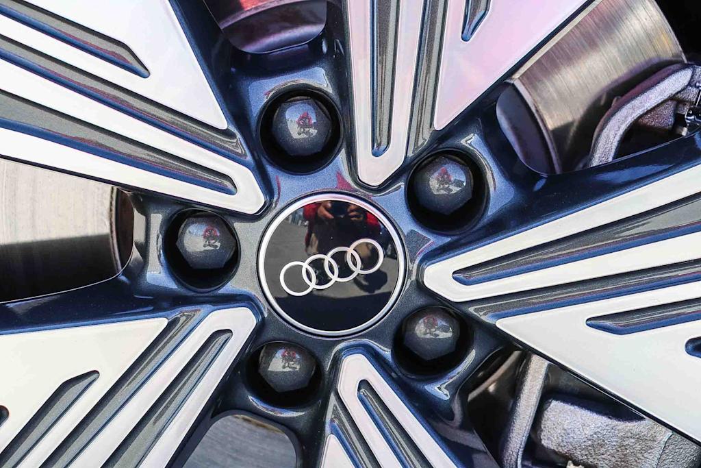 Thumbnail: 2024 Audi Q4 e-tron - 26