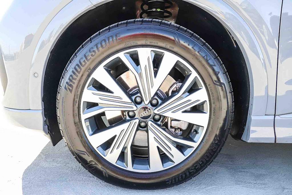 Thumbnail: 2024 Audi Q4 e-tron - 25