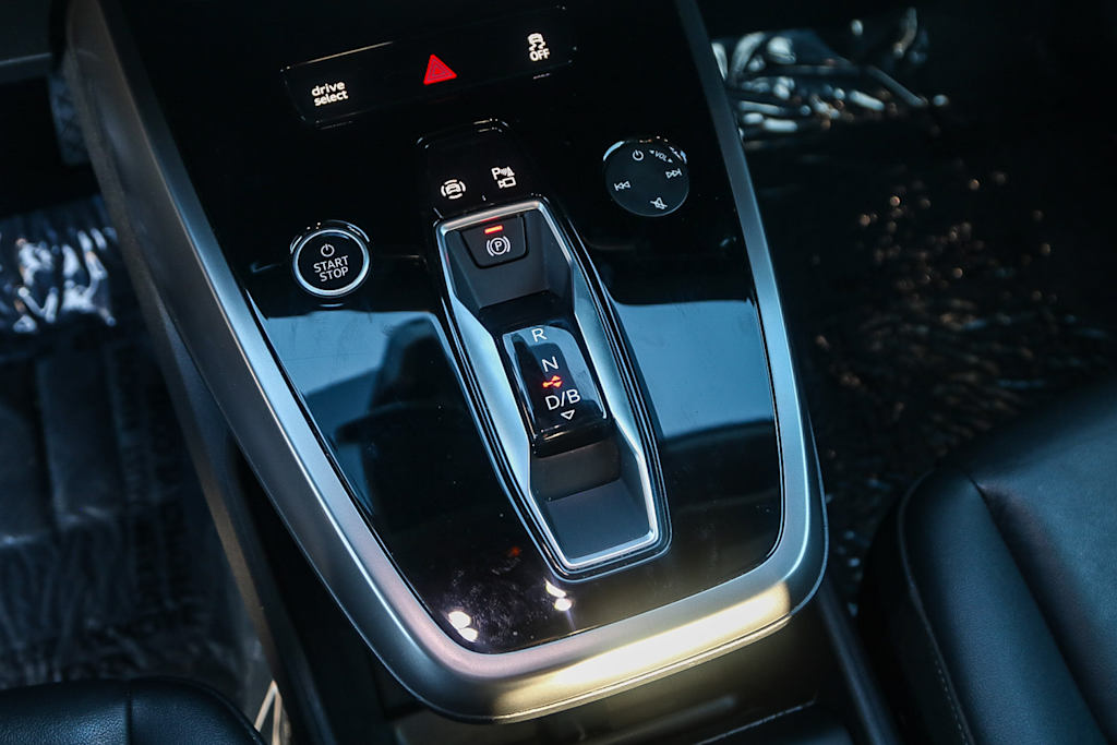 Thumbnail: 2023 Audi Q4 e-tron - 12
