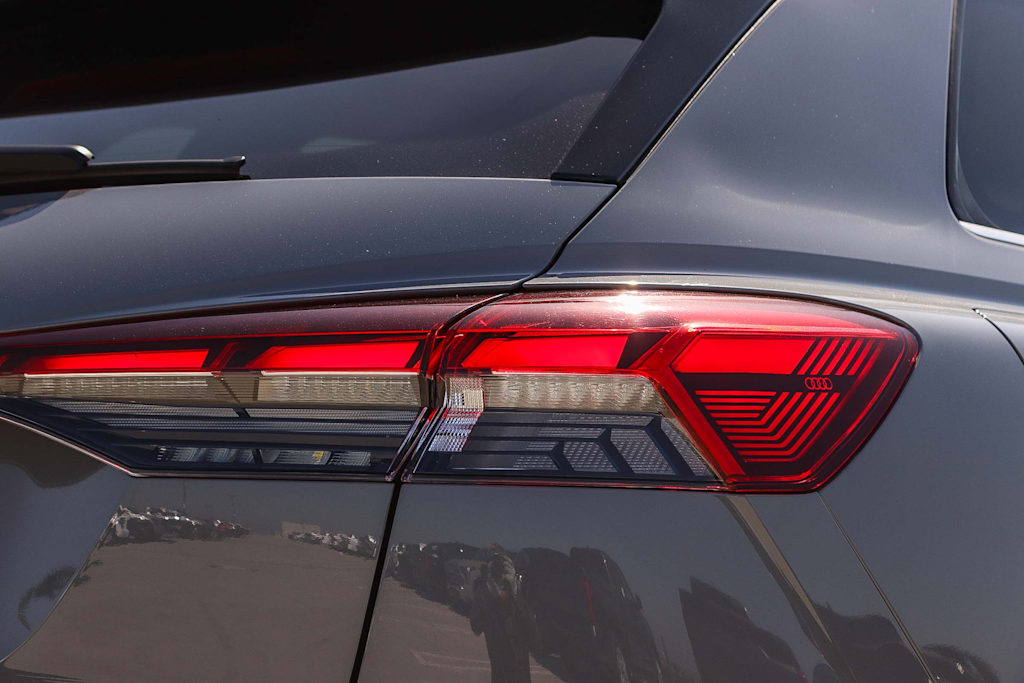 Thumbnail: 2023 Audi Q4 e-tron - 21