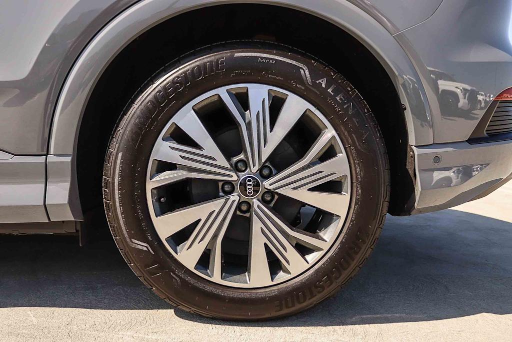 Thumbnail: 2023 Audi Q4 e-tron - 7