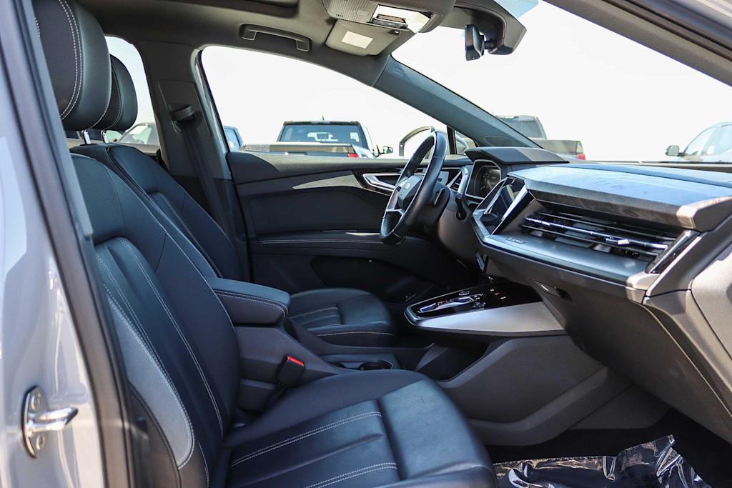 Thumbnail: 2023 Audi Q4 e-tron - 10