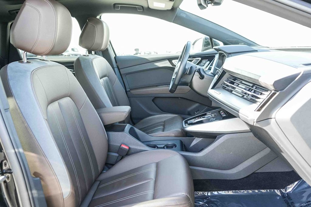 Thumbnail: 2023 Audi Q4 e-tron - 10