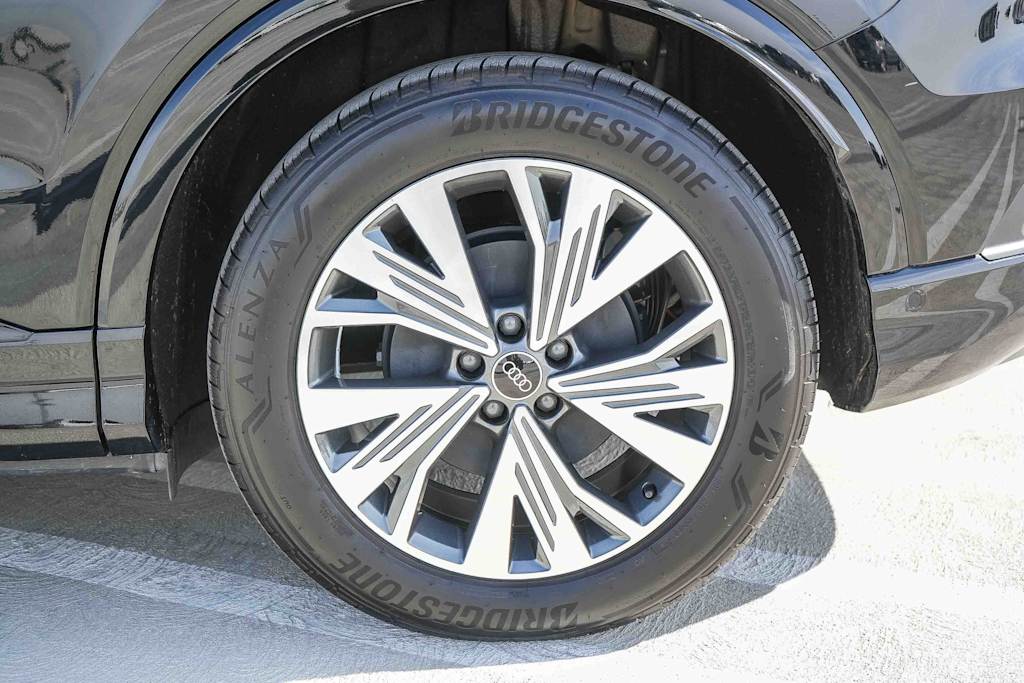 Thumbnail: 2023 Audi Q4 e-tron - 7