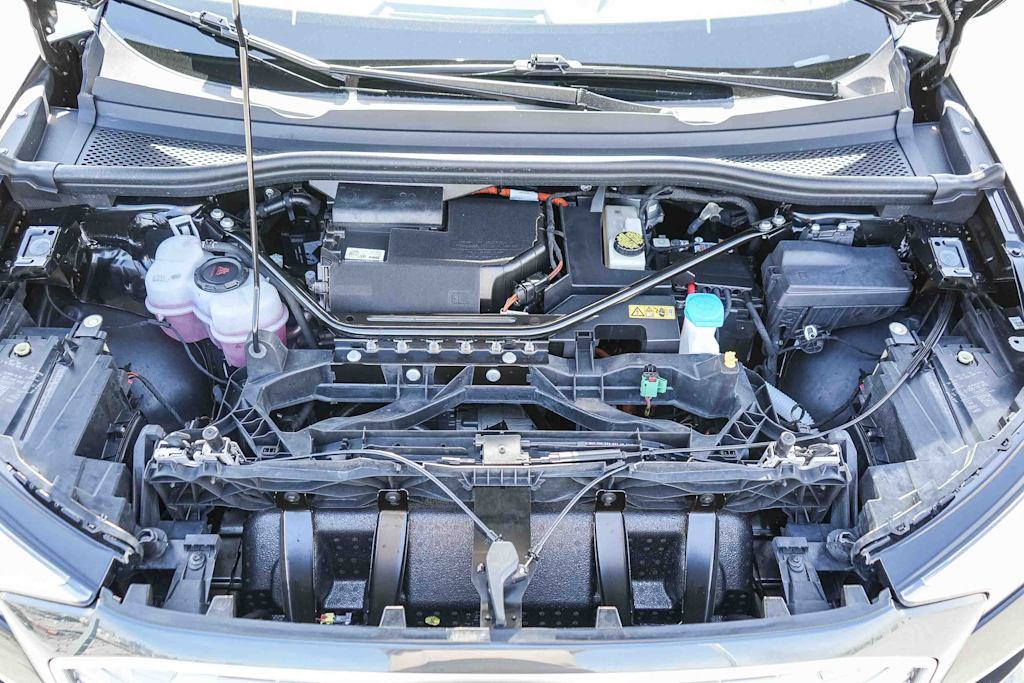 Thumbnail: 2023 Audi Q4 e-tron - 8