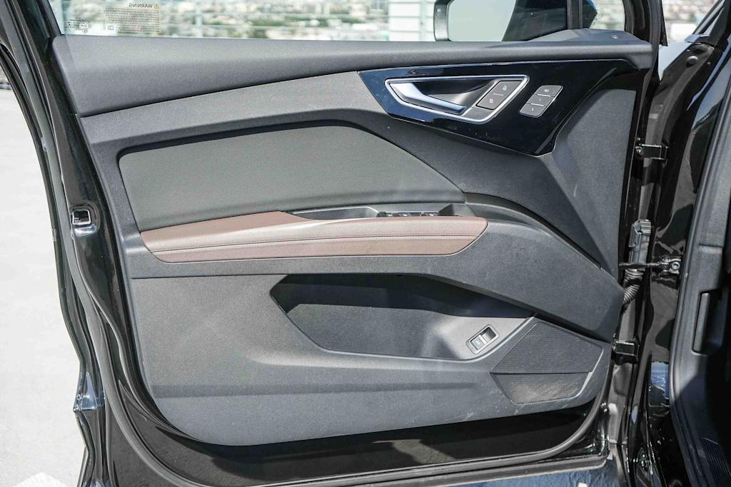 Thumbnail: 2023 Audi Q4 e-tron - 32