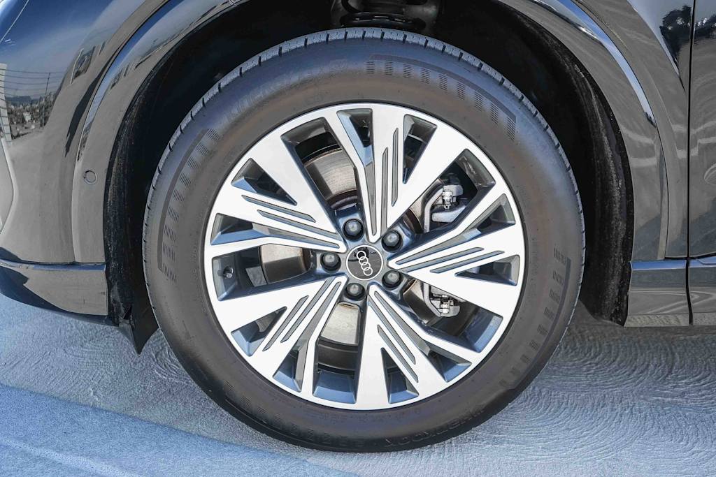 Thumbnail: 2023 Audi Q4 e-tron - 25