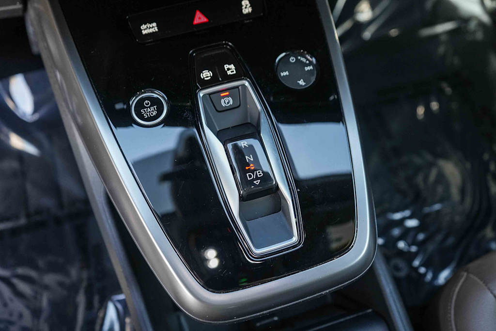 Thumbnail: 2023 Audi Q4 e-tron - 15